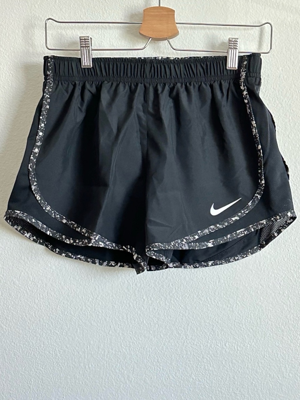 Nike Black White Women’s Dri-FIT Elastic Waist Athletic Shorts Size S - Picture 1 of 10